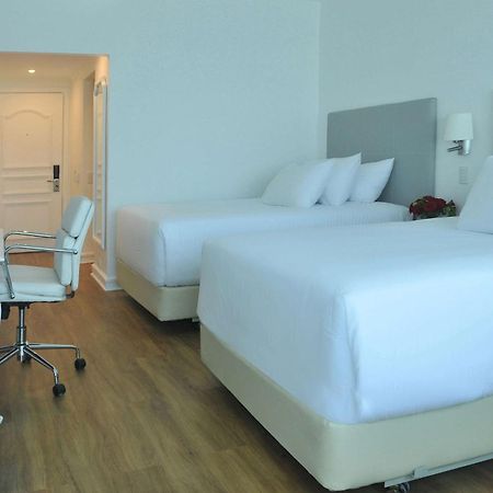 Nh Collection Plaza Santiago Hotell Exteriör bild A room at the hotel