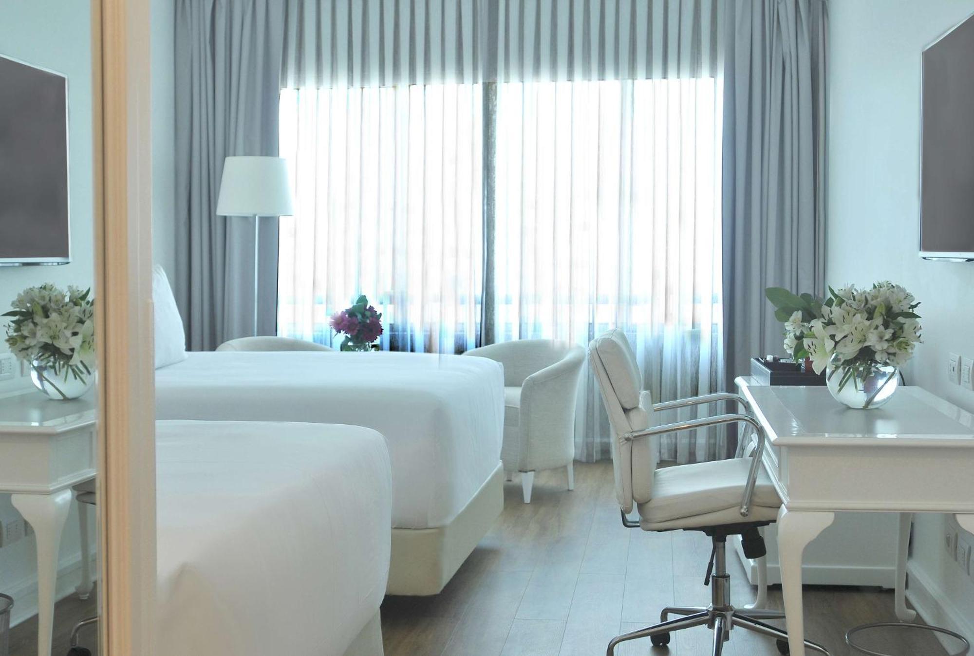 Nh Collection Plaza Santiago Hotell Exteriör bild Deluxe Room