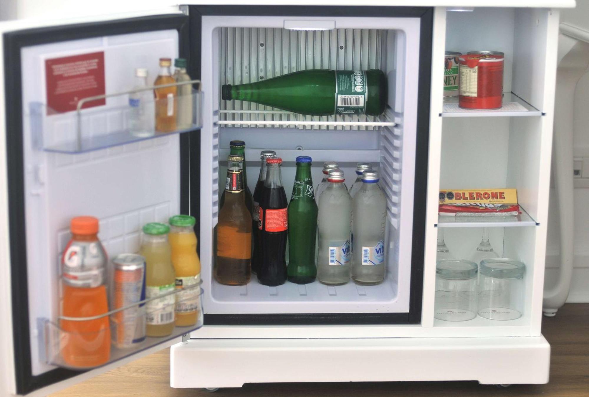 Nh Collection Plaza Santiago Hotell Exteriör bild A mini-bar