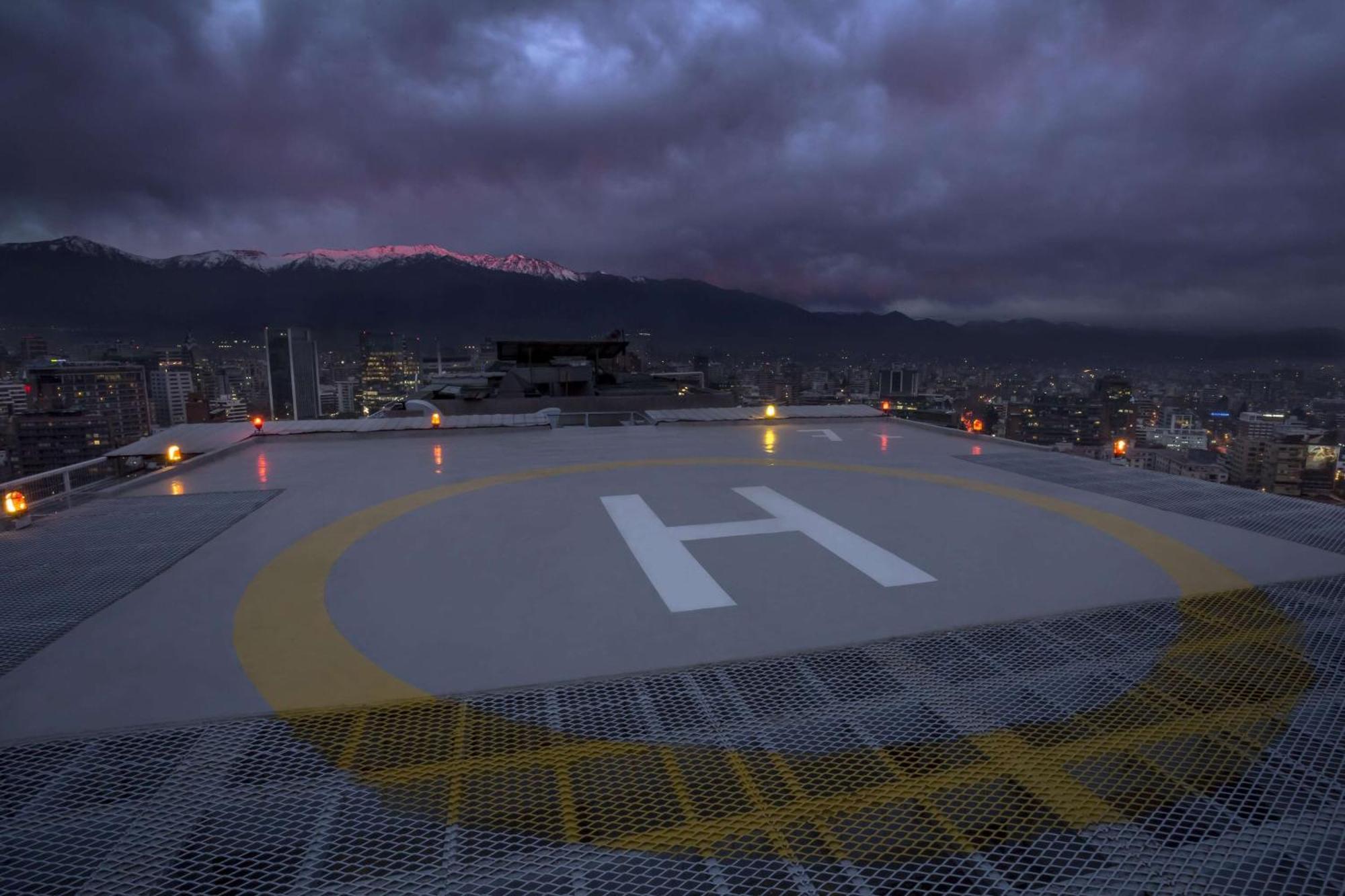 Nh Collection Plaza Santiago Hotell Exteriör bild Helipad at the University Hospital of Geneva
