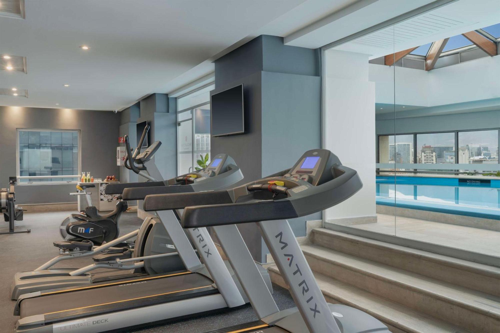 Nh Collection Plaza Santiago Hotell Exteriör bild The gym at the hotel