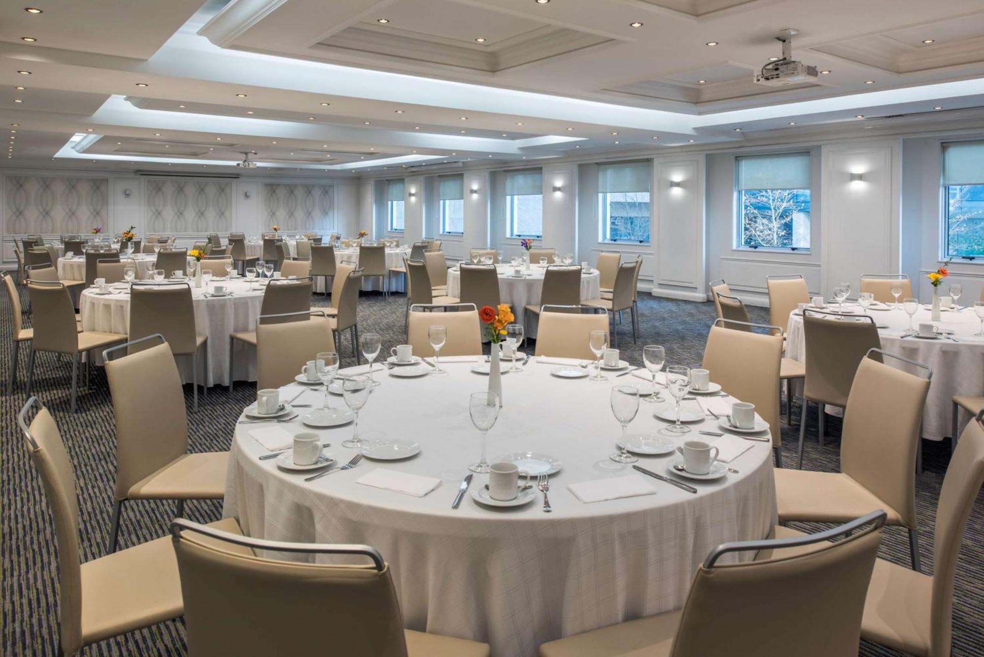 Nh Collection Plaza Santiago Hotell Exteriör bild The ballroom at the Royal Automobile Club