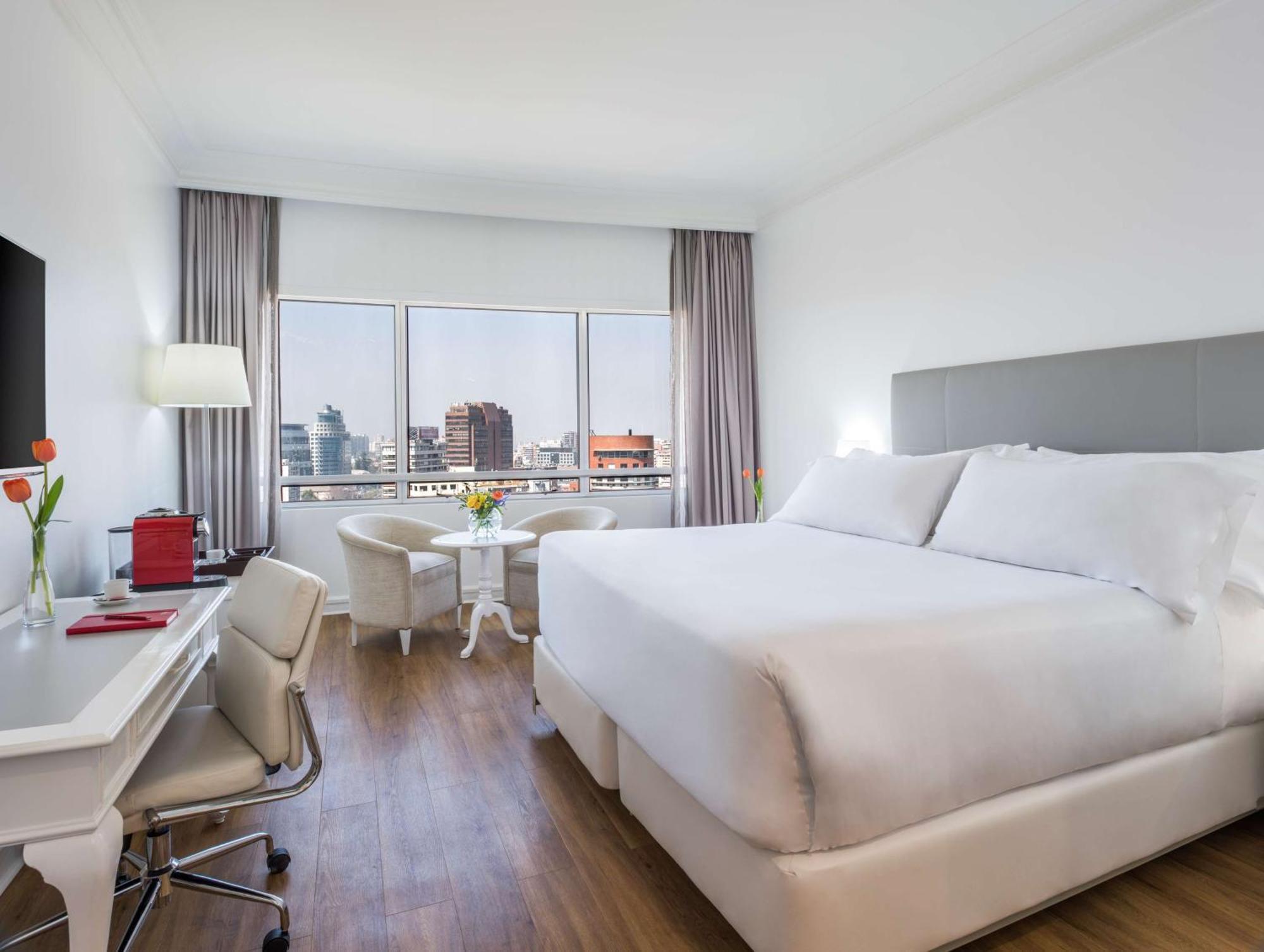 Nh Collection Plaza Santiago Hotell Exteriör bild A room at the hotel