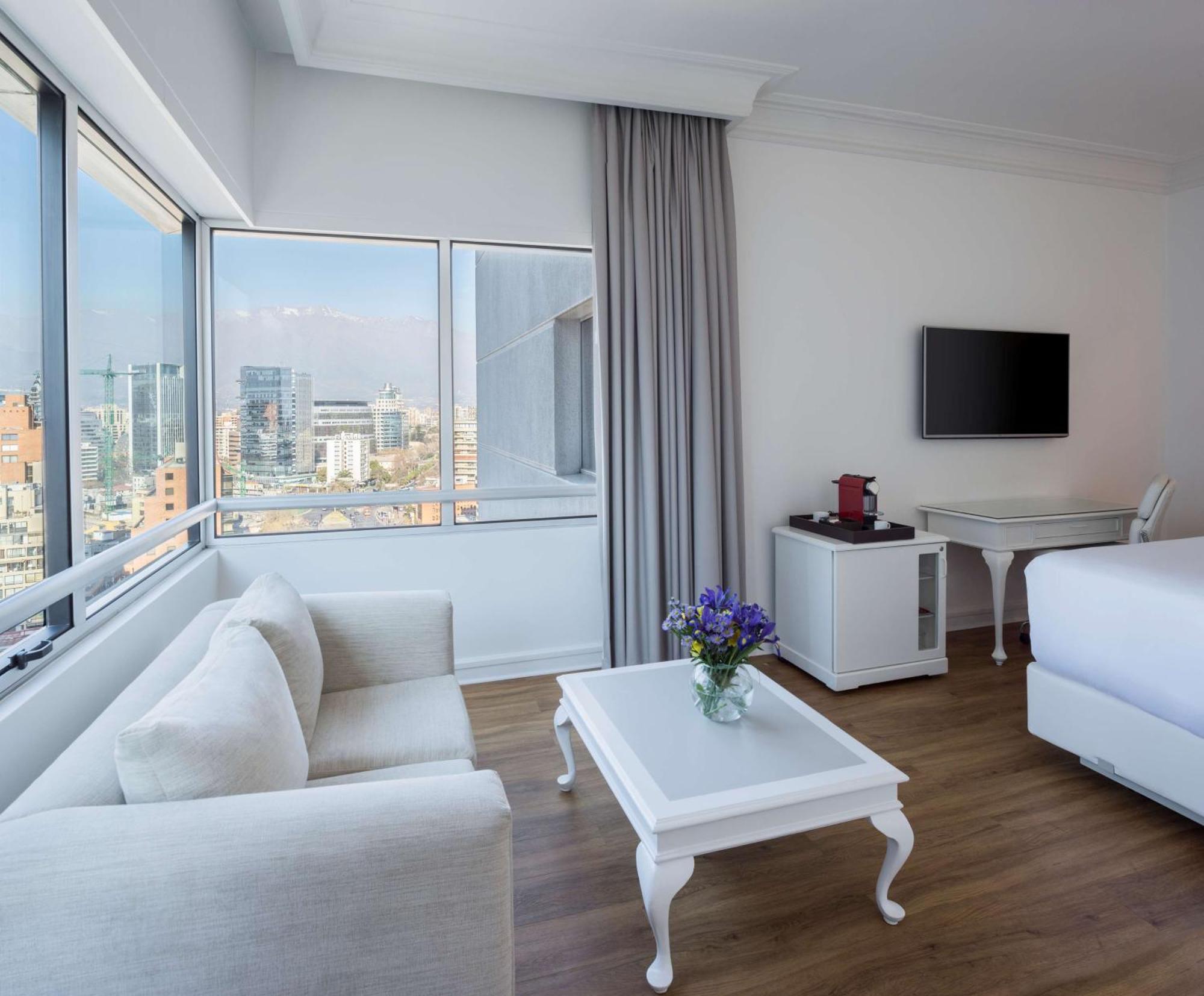 Nh Collection Plaza Santiago Hotell Exteriör bild Deluxe room