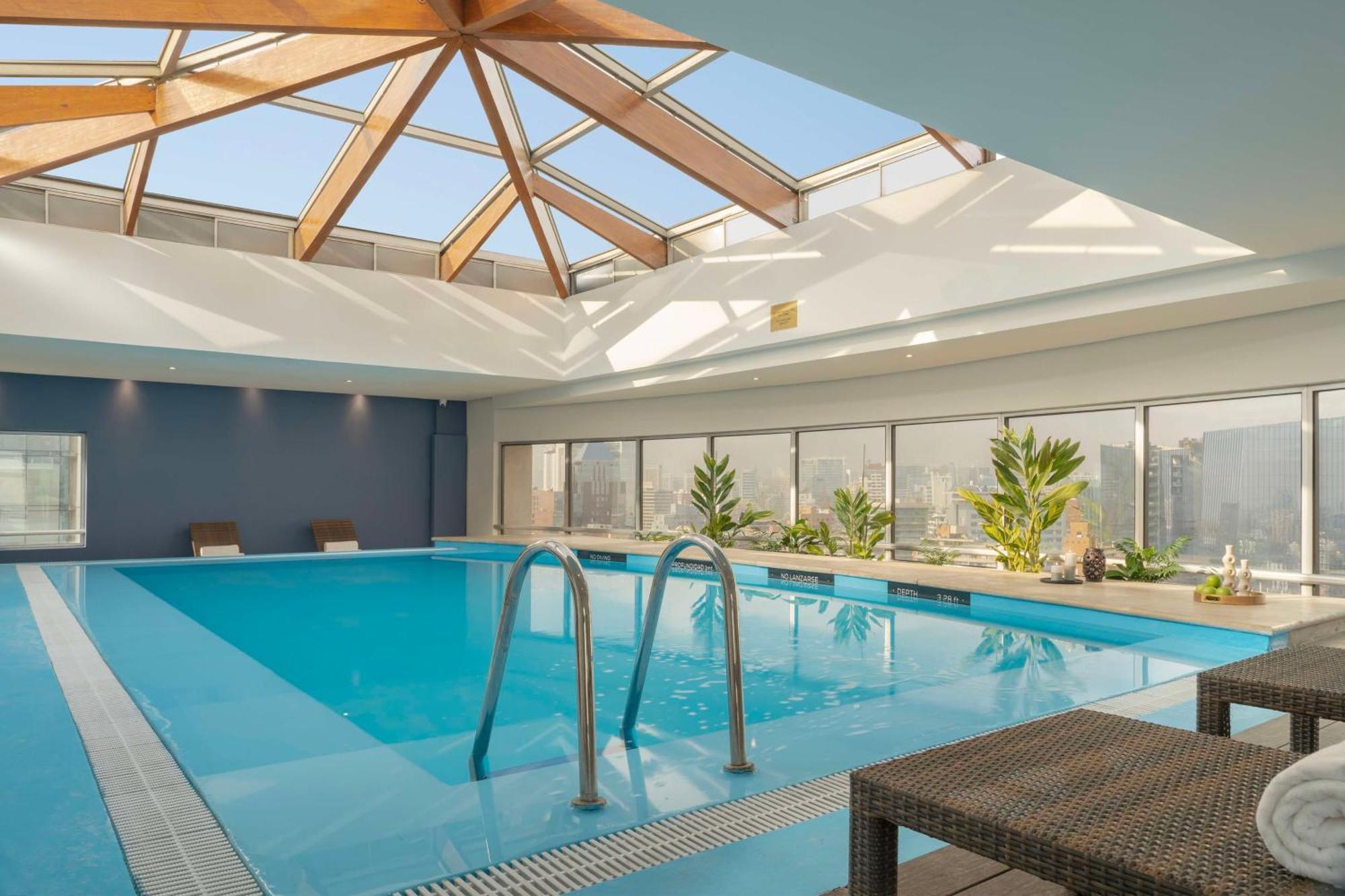 Nh Collection Plaza Santiago Hotell Exteriör bild The pool at the hotel